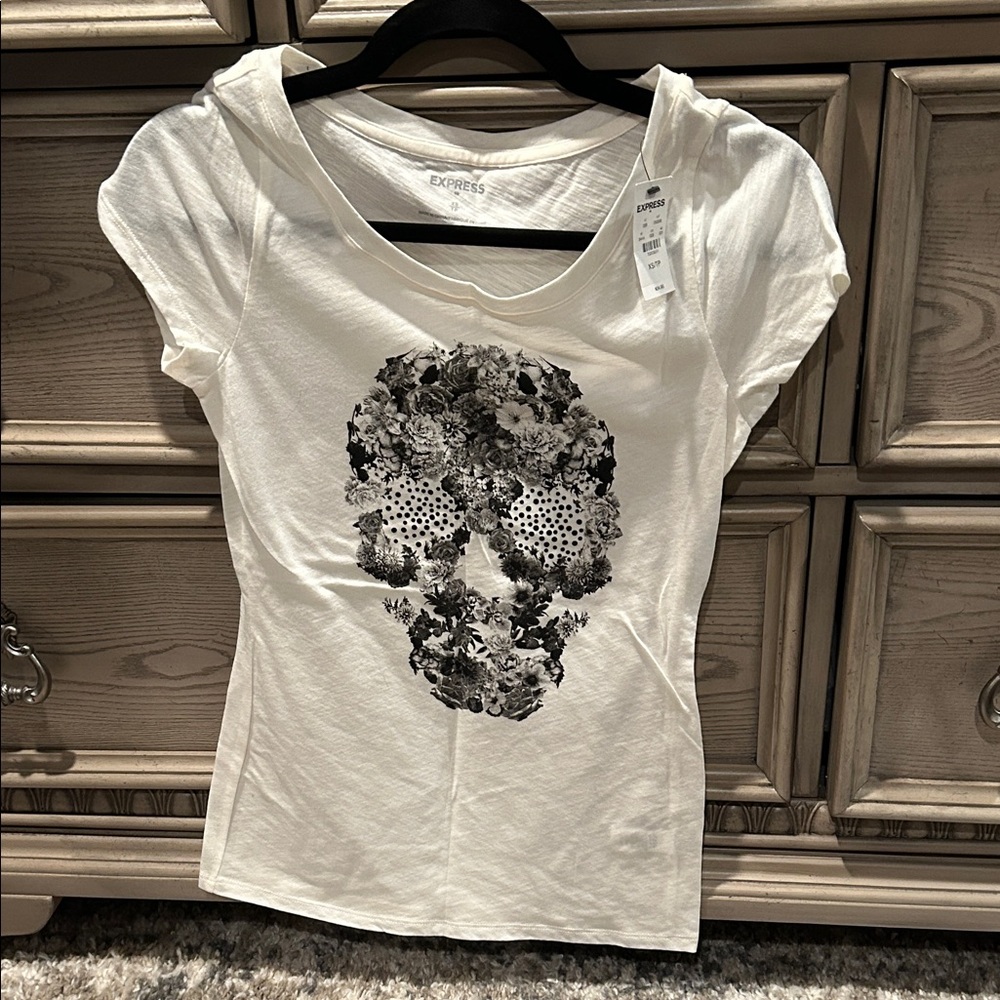 Express White Floral Skull Graphic Tee